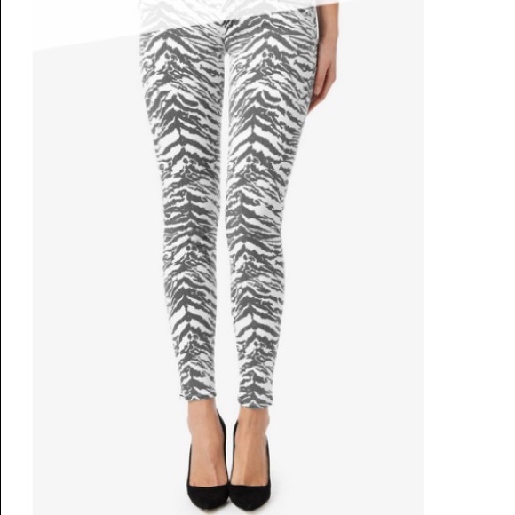 ❌SOLD ❌Hudson Spark Skinny Jeans Zebra NWT 🎉HPX9 - Picture 7 of 8